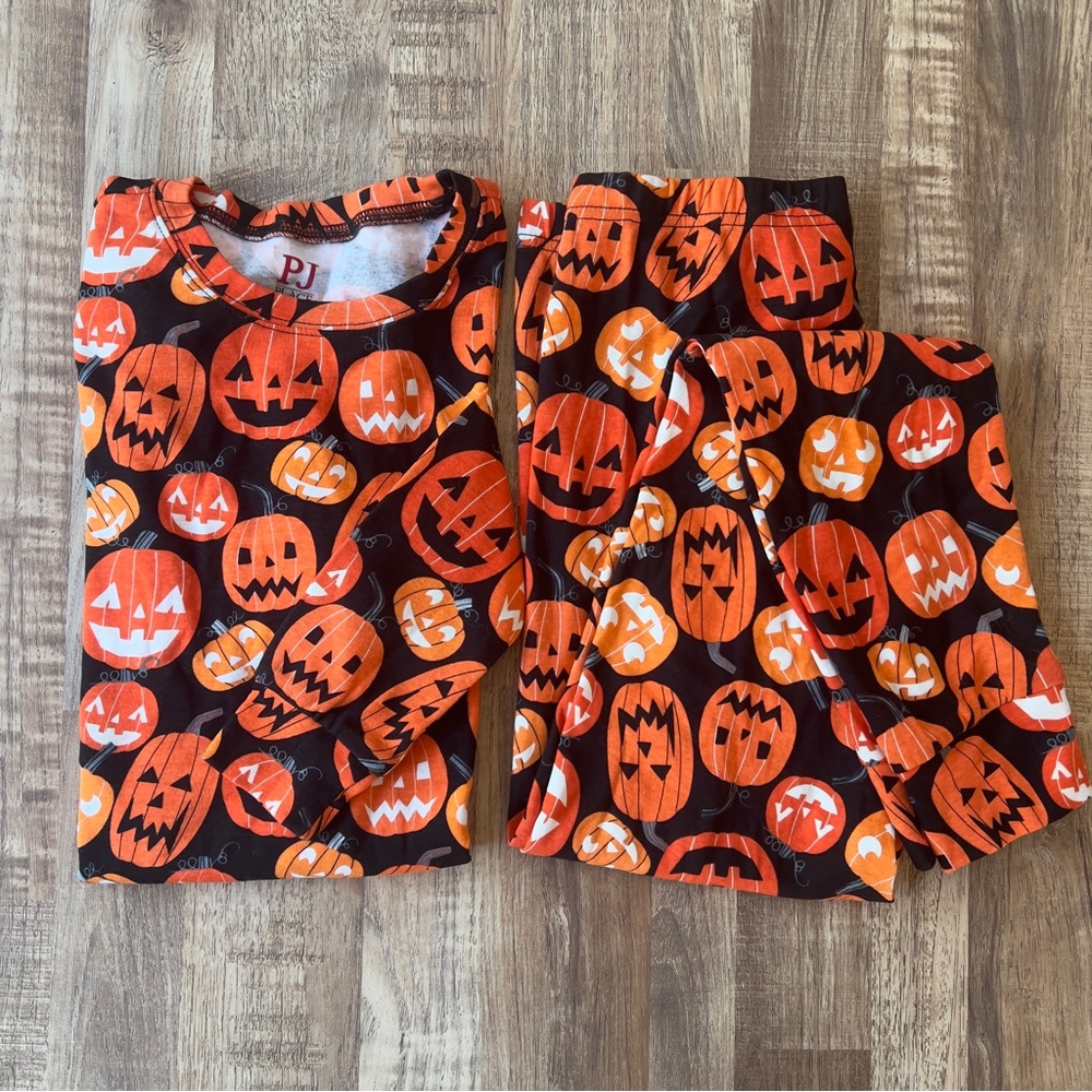 NWOT Children’s Place Pumpkin Pajama Set